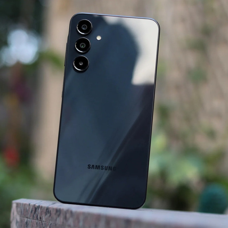 گوشی موبایل سامسونگ مدل Samsung Galaxy A16 4G دو سیم کارت ظرفیت 128 گیگابایت و رم 6 گیگابایت - ویتنام - charger